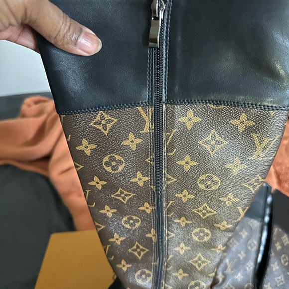 Boots - Picture 13 of 16